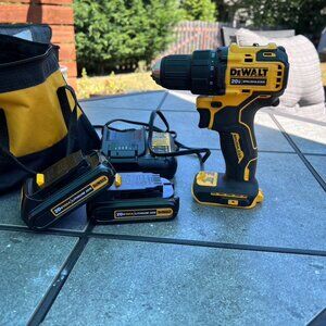 DeWalt 20V MAX 1/2 in. Drill/Driver, (2) 20V 1.3Ah Batteries Charger and bag